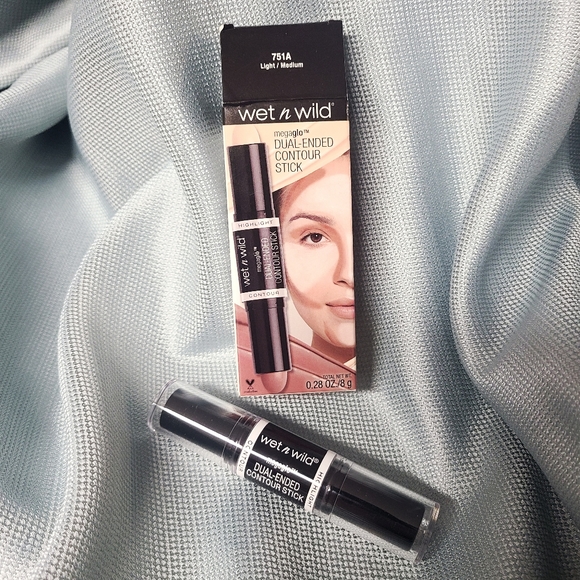 FREE AddOn wet n wild MegaGlo Dual-Ended Contour Stick, Light Medium - Picture 2 of 6